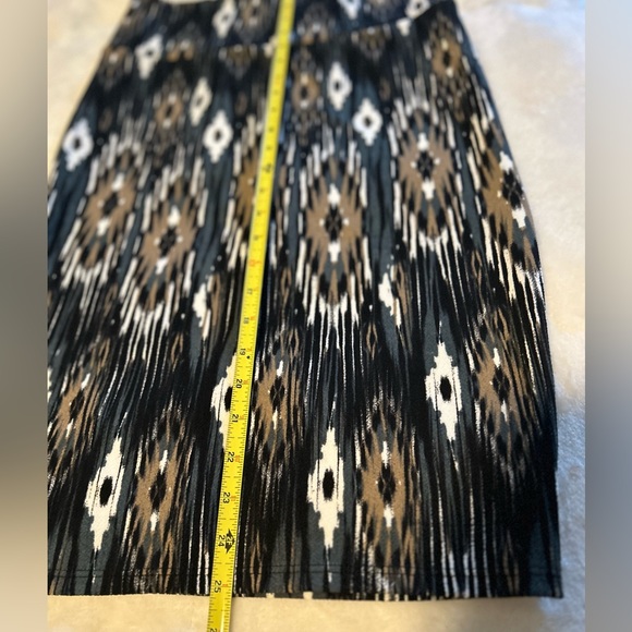 Pencil skirt, stretchy w/ elastic waist band. - Picture 5 of 6